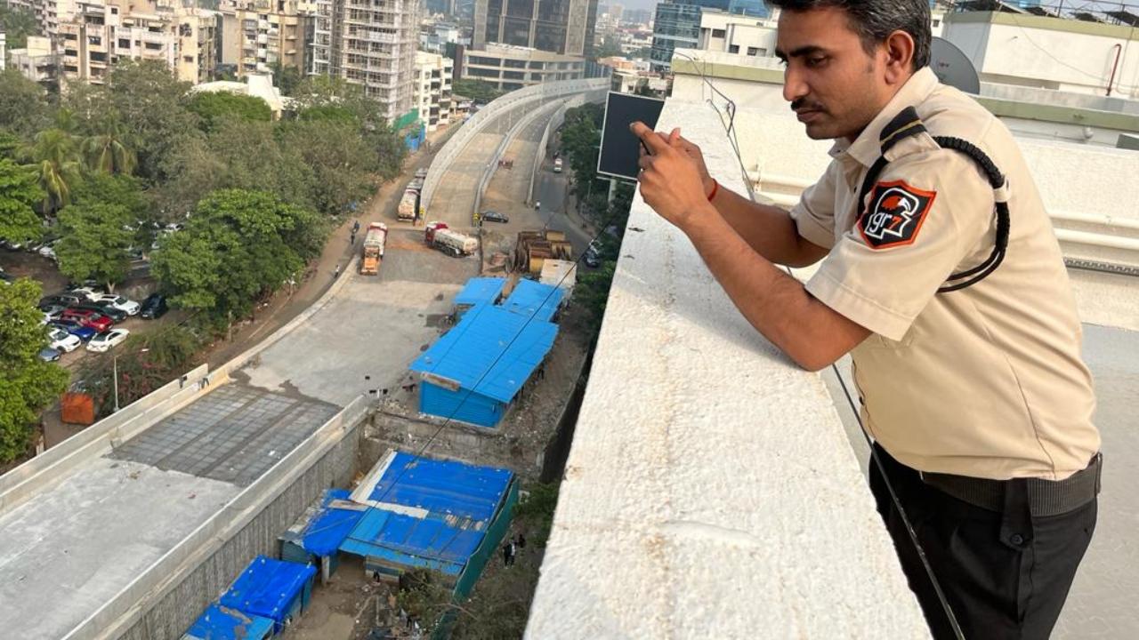 The 90-metre long girder that would be launched uninterrupted will be a single steel structure. This will also be the second longest girder of a railway overbridge (ROB) in Mumbai after the Vidyavihar ROB, which is 99.8 metres in length