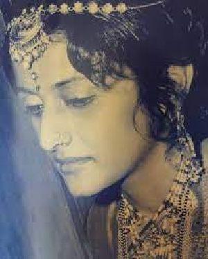 Heena Suri was the second daughter of Nanabhai and Shirin Bhatt