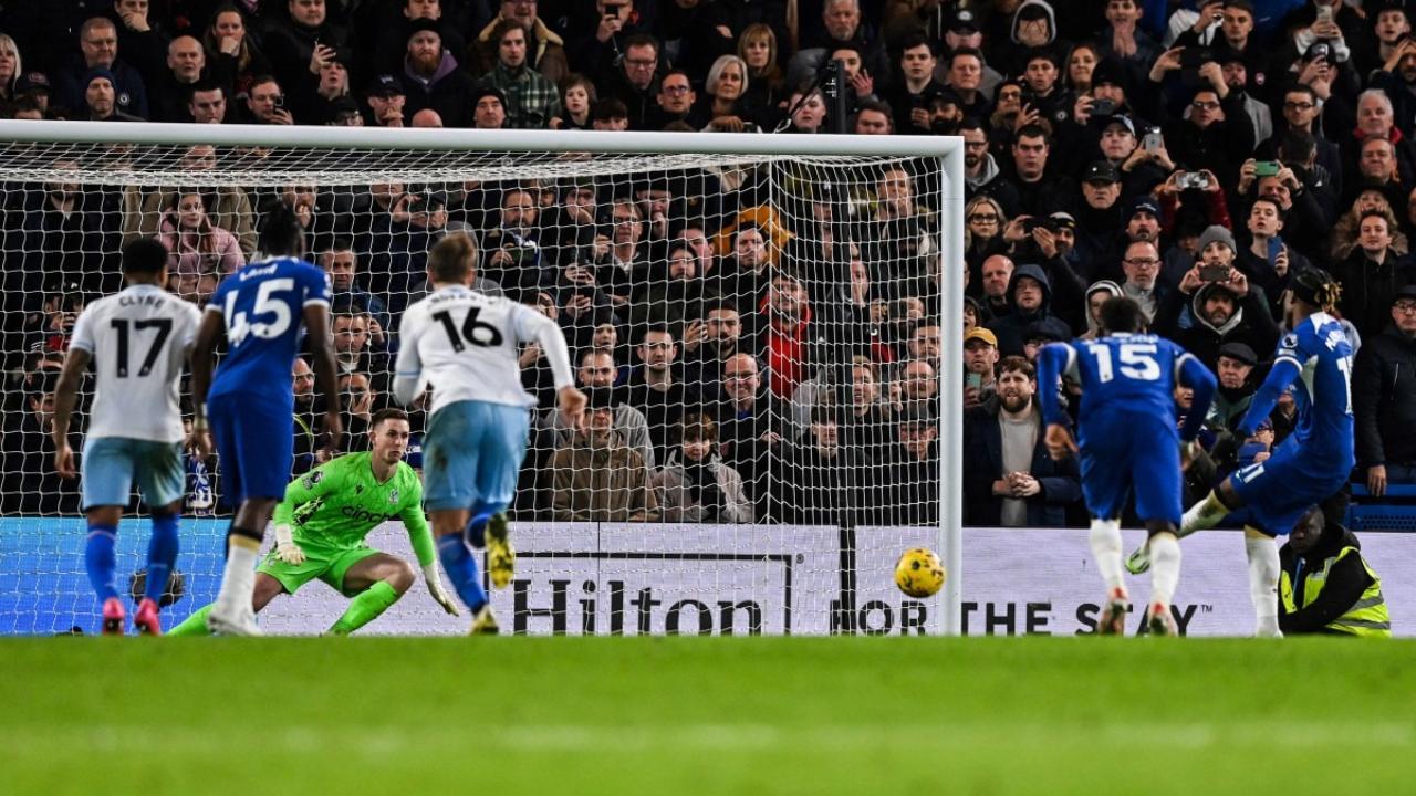 Man City rally for 3-1 win over Everton, Chelsea record rare home win