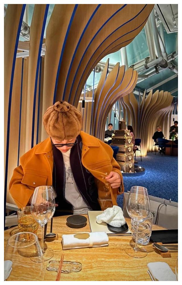 BTS member J-hope recently shared some photos from his time out when he grabbed a meal at a picturesque restaurant