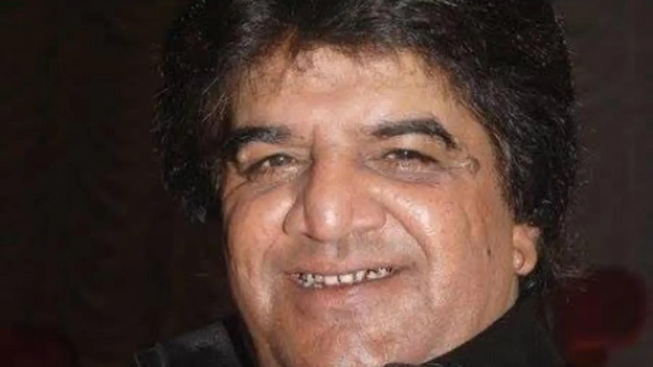Junior Mehmood (1956-2023)
Veteran actor Naeem Sayyed, popularly known as Junior Mehmood, was battling stomach cancer. He was 67
