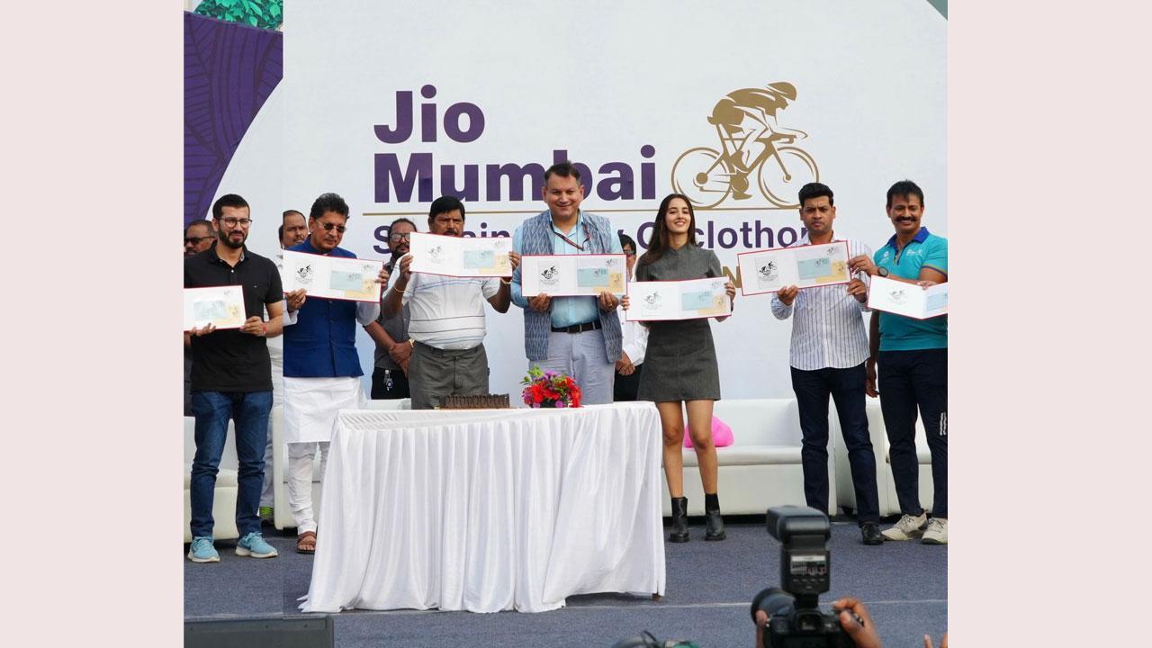 Maharashtra Postal Circle unveiled the Special Stamp   “Cycling for a Better Tomorrow” 