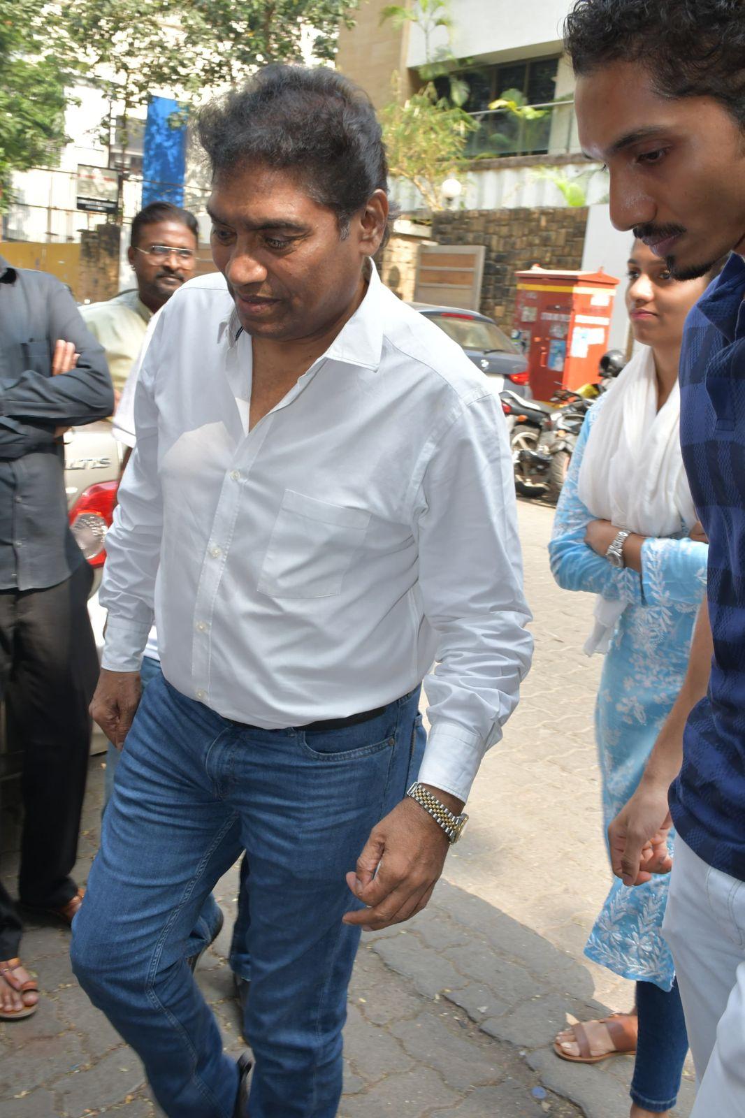 Johnny Lever attended Junior Mehmood's funeral today. The well-known actor, Junior Mehmood was suffering from fourth-stage stomach cancer. He succumbed to the disease on Friday