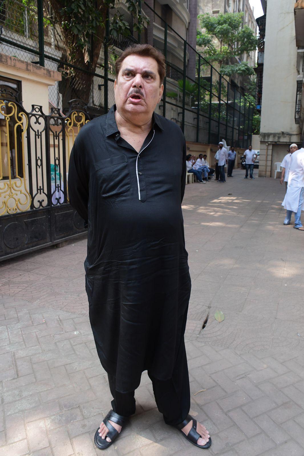 Raza Murad attended the funeral to pay his final respect