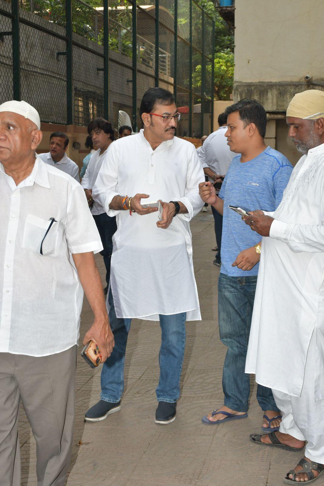 Sudesh Bhosle attended the funeral to grieve with his fellow colleagues
