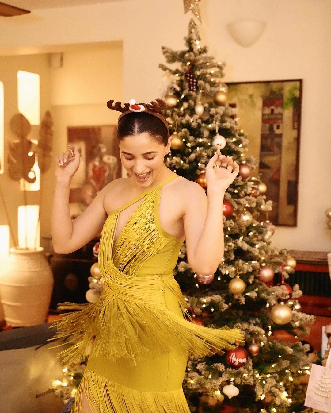 Before Kapoor's Christmas celebration, Alia Bhatt attended the party at Mahesh Bhatt's house