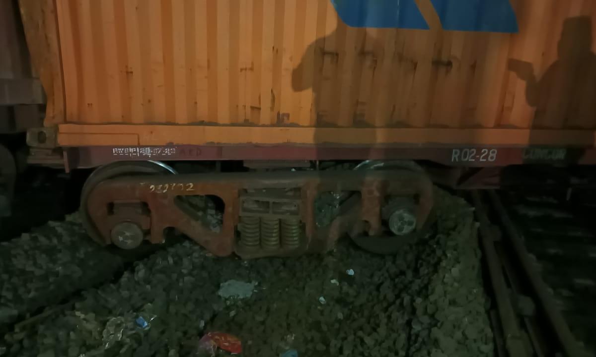 Maharashtra: Goods train derails near Kasara, some services disrupted