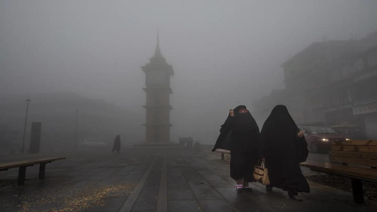 Kashmir witnesses persistent drop in night temperatures; dense fog disrupts morning life