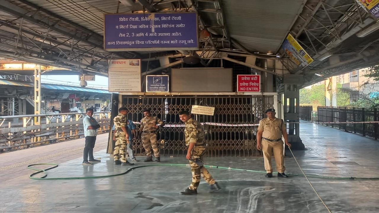 The blaze erupted in the 'Jan Aahar' canteen on the LTT station premises around 2.45 pm. There was no passenger train on platform number 1 when the incident occurred
 