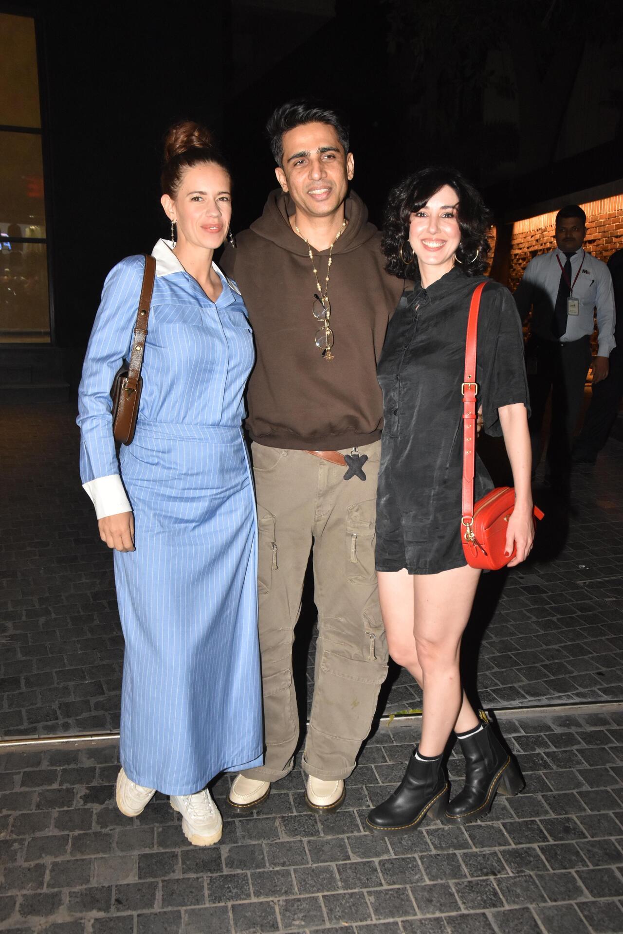 Kalki Koechlin who plays a pivotal role in the film was seen in a blue dress for the screening. Here she is seen posing with actor Gulshan Devaiah