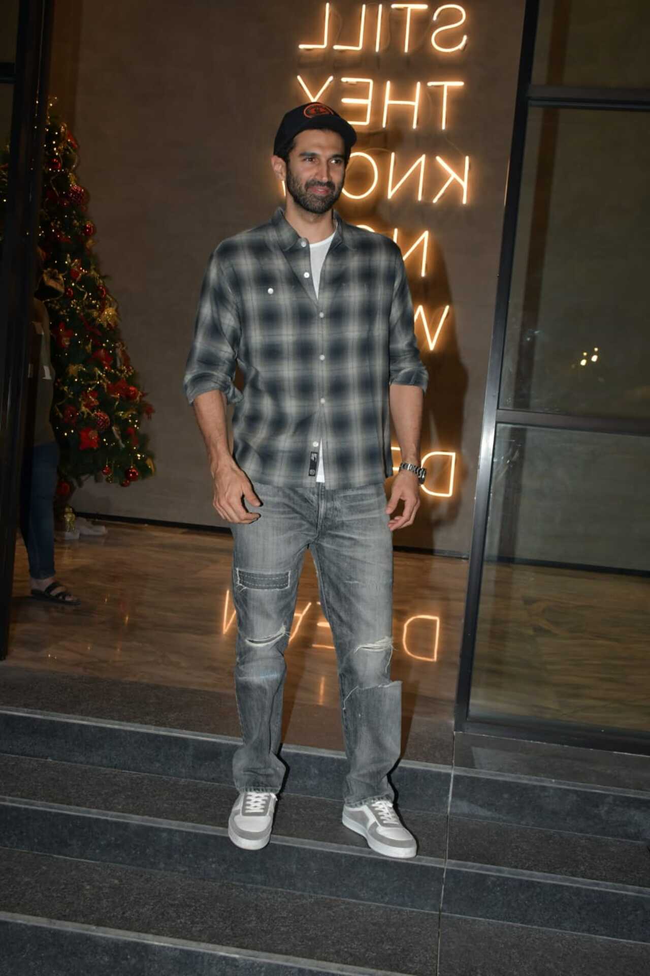 Aditya Roy Kapur arrived to show support to rumoured beau Ananya