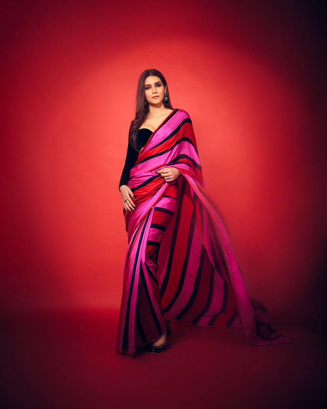 Kriti Sanon wore this gorgeous printed saree for the Umang event in Mumbai. The combination of the printed saree against the black blouse made this a standout piece