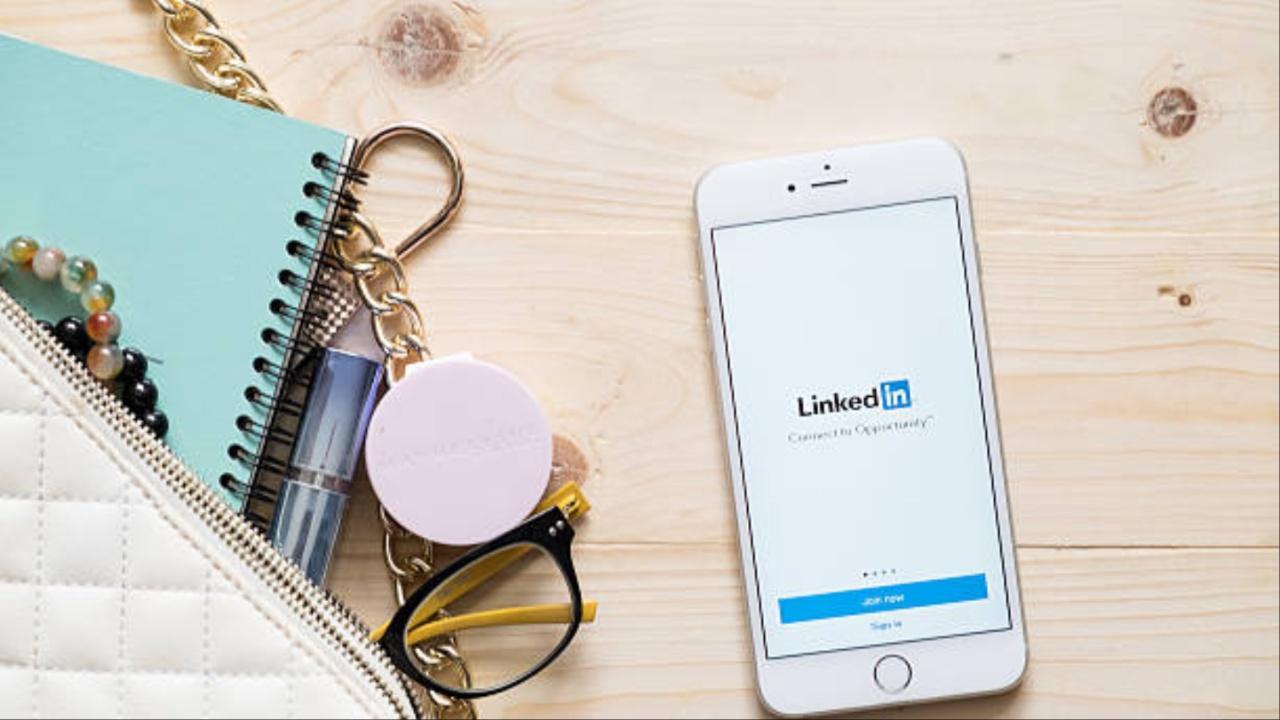 Using LinkedIn can trigger imposter syndrome: Study