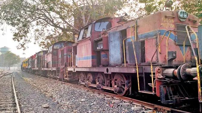 Mumbai: Wheel of shunting engine derails at Mazgaon yard, one local detained