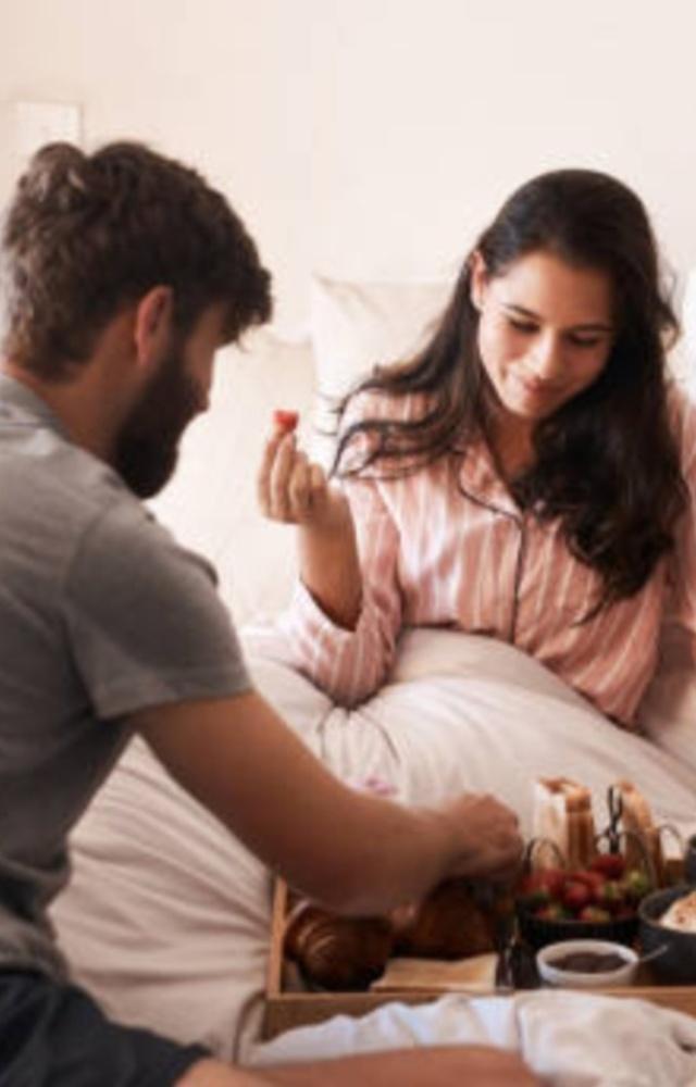 5 signs of love bombing 