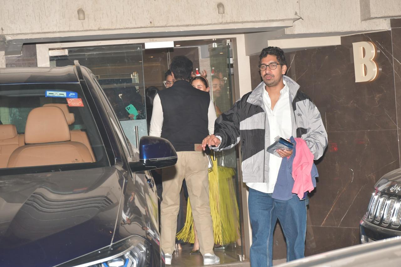 Ranbir, Ayan, Alia spotted together leaving for the party at Mahesh Bhatt's house