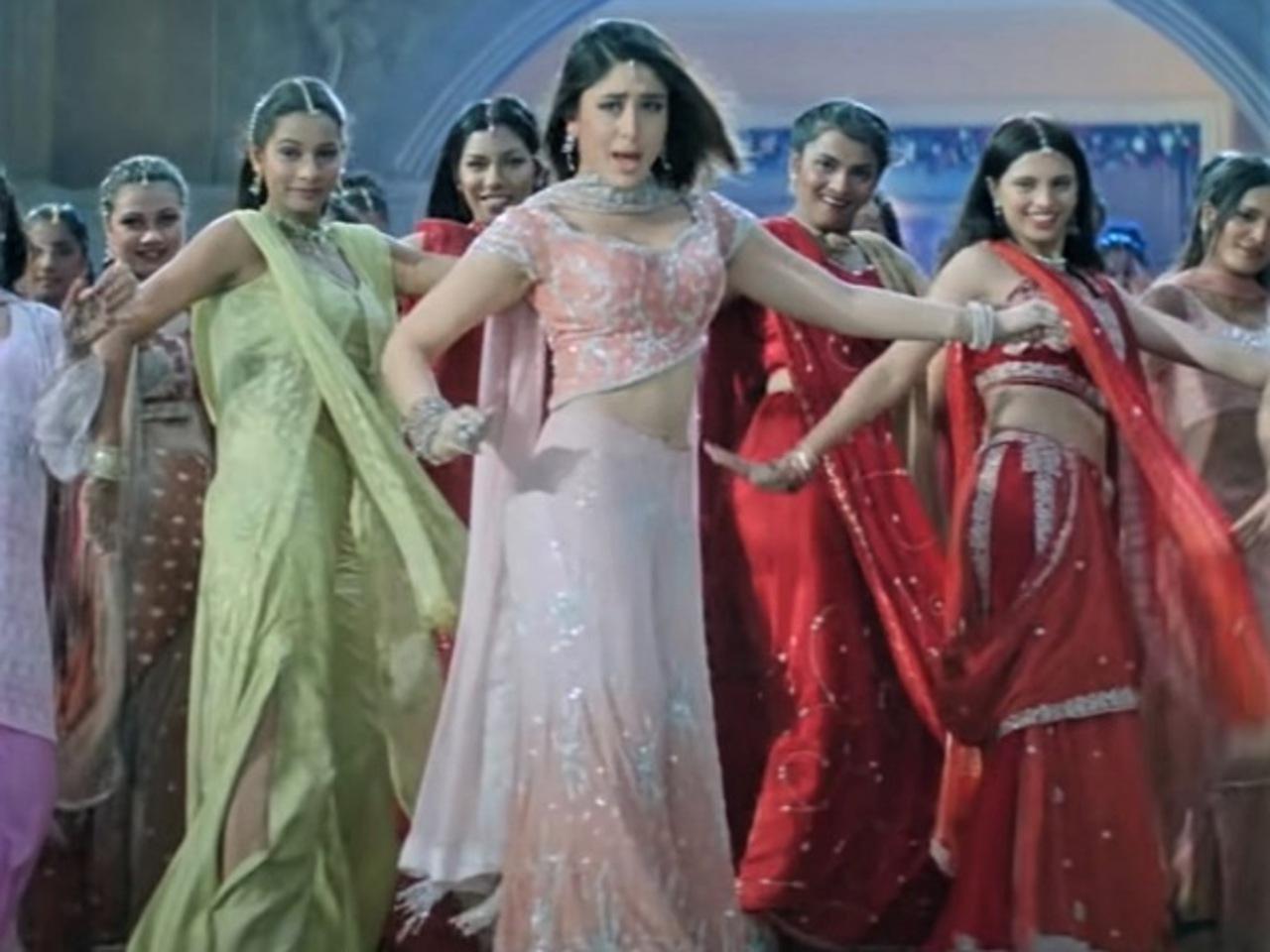 Kareena had little do with traditional outfits in the film but when she did she slayed in them. The nude colours with shimmery work and beuatiful cuts on the blouse make this a memorable outfit