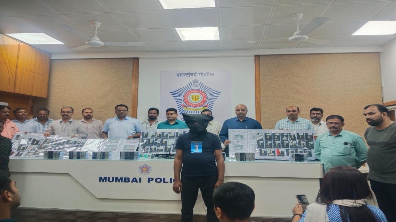 Mumbai Crime Branch busts overseas job scam; two arrested, 482 passports seized
