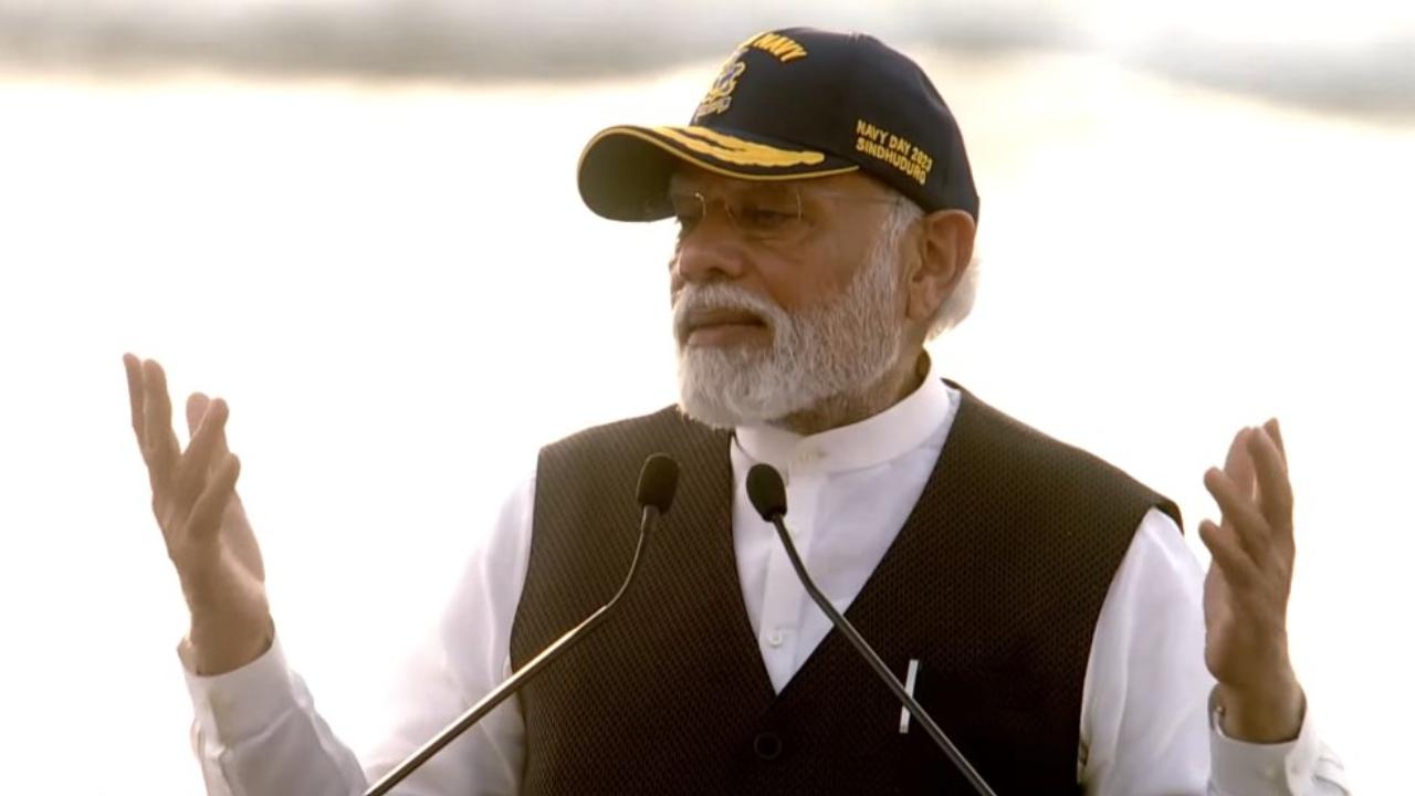 PM attended a programme marking the 'Navy Day 2023' celebrations at Sindhudurg and witnessed the 'Operational Demonstrations' by Indian Navy ships, submarines, aircraft and special forces from the Tarkarli beach