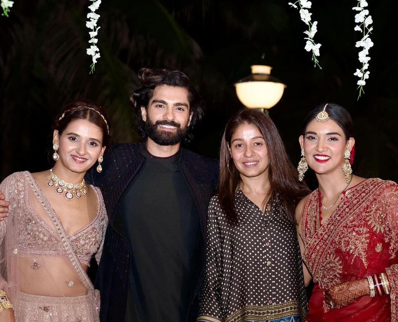 On Friday, Mukti and Kunal shared some inside pictures from their wedding festivities. Here the couple is seen posing with singer Sunidhi Chauhan
