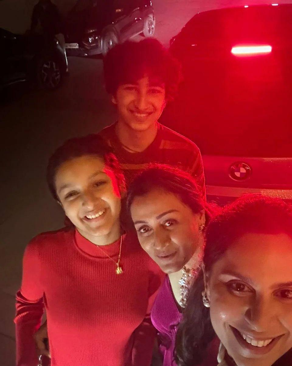 Namrata shared a selfie taken by Upasana with her and her kids Gautam and Sitara