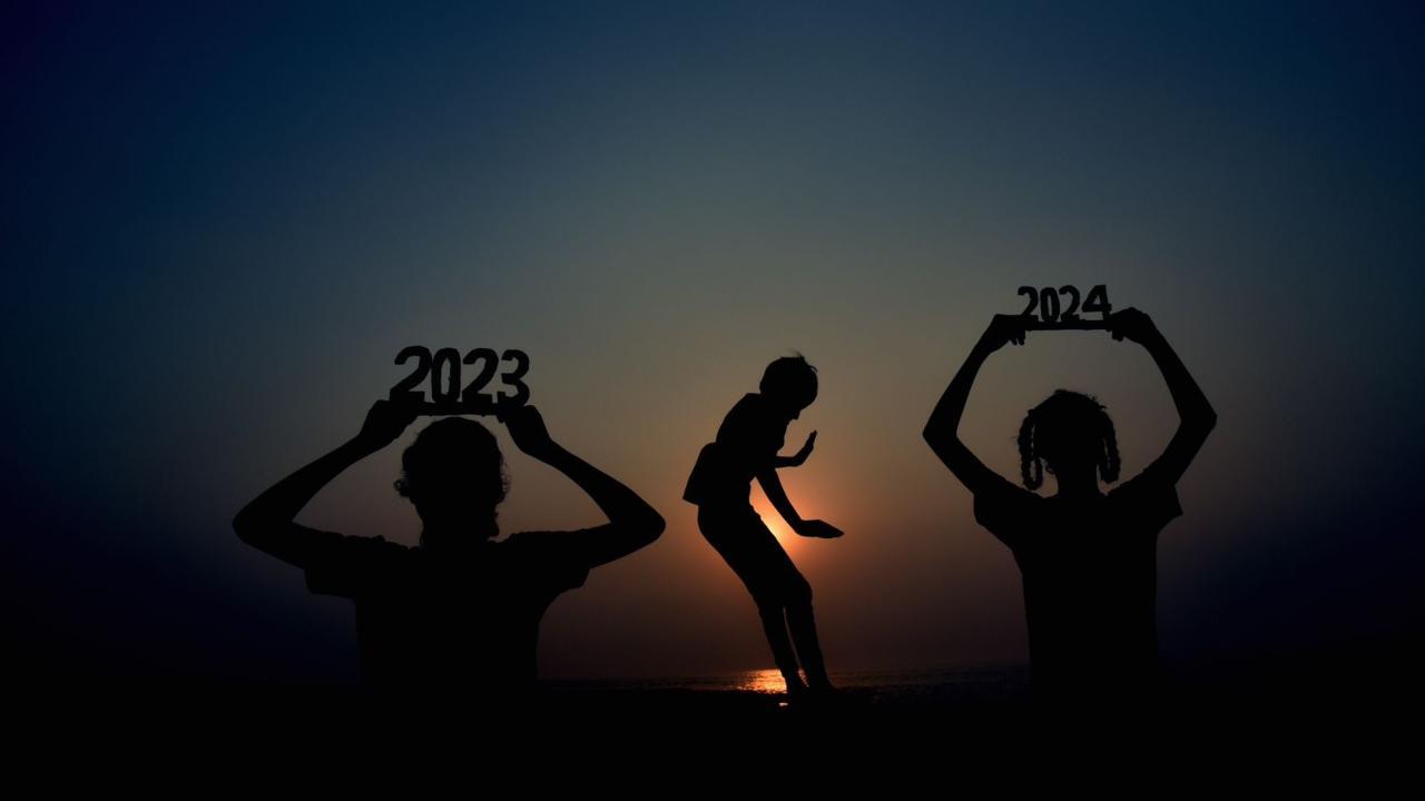 IN PHOTOS: People gather at Marine Drive to welcome New Year 2024