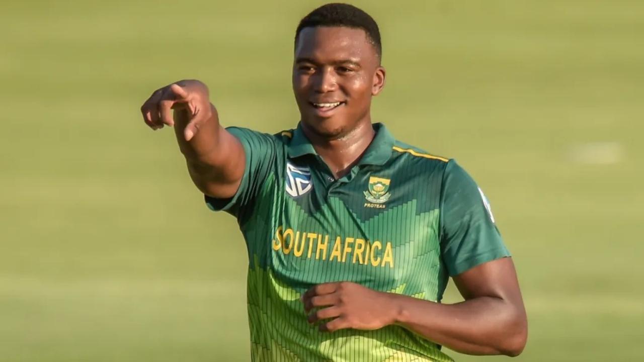 Lungi Ngidi
Lungi Ngidi, South Africa's sensational speedster comes third in the list. He has just played five T20Is against India in which he picked 10 wickets. Ngidi's best bowling figures are four wickets for 29 runs against India. So far, the pacer has only been able to register 1 fou-wicket haul