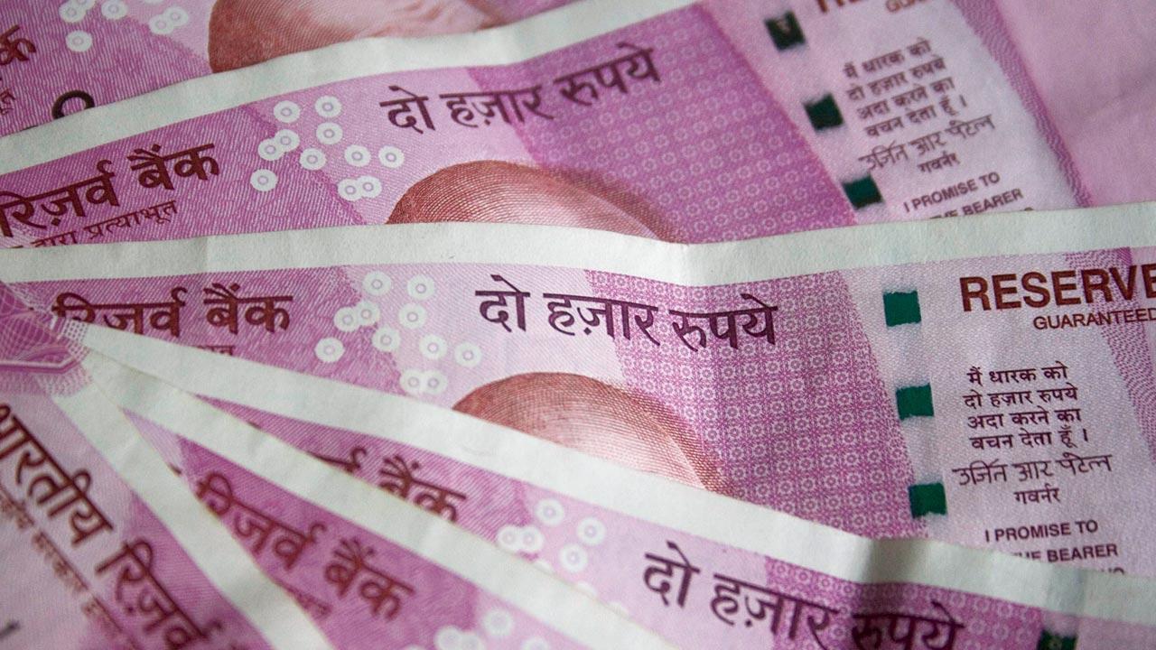 RBI says, Rs 2K notes worth Rs 9,760 cr still with public