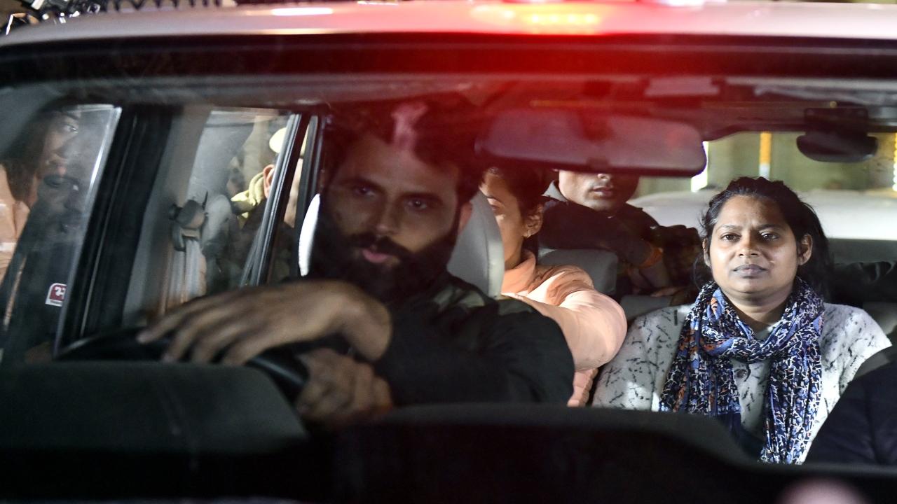 Police sources said that the scope of the probe was expanded with the role of a few more people suspected for Wednesday's security breach. The Delhi Police Special Cell has contacted Neelaksh Aish, founder of an NGO, to get further lead about suspected key conspirator Lalit Jha who is stated to be the part of a Kolkata-based NGO.