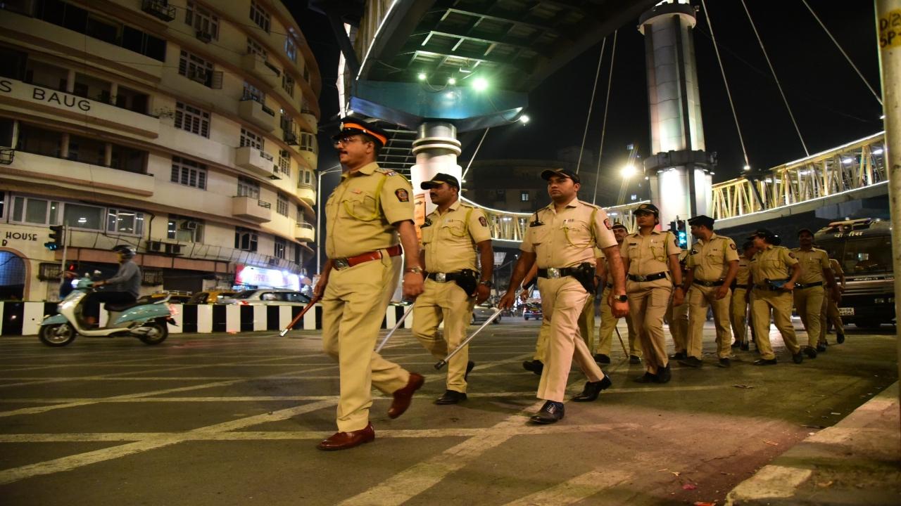 The official added that the Mumbai Police will also observe a special drunken drive in parts of the city. The police officials will also keep a close watch on traffic rules violators and rash drivers or riders.