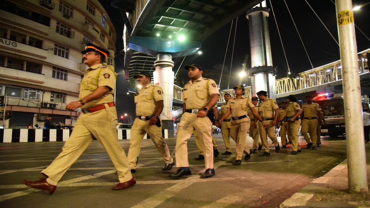 The police said, apart from the deployment of police officials, the Mumbai Police have also planned to deploy SRPF companies, QRT teams, RCPs, and Police Homeguards at sensitive places and spots where huge crowds are expected to reach to celebrate New Year's Eve in the city.