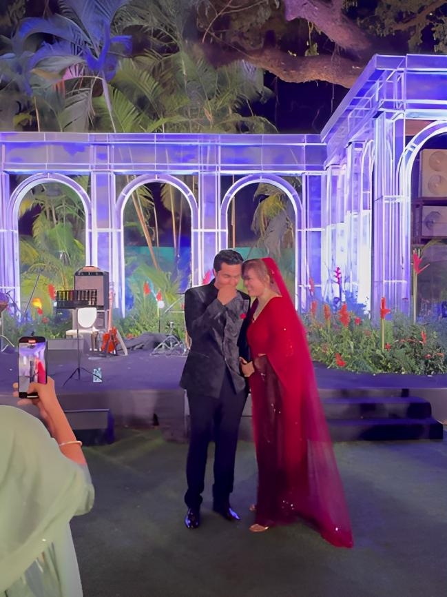 The couple looked absolutely breathtaking on their happy day