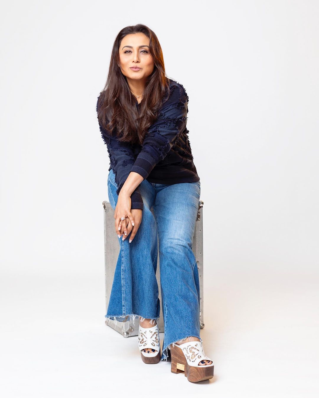 The actress adds a playful mood to her recent wardrobe with this casual look - sweatshirt and denims