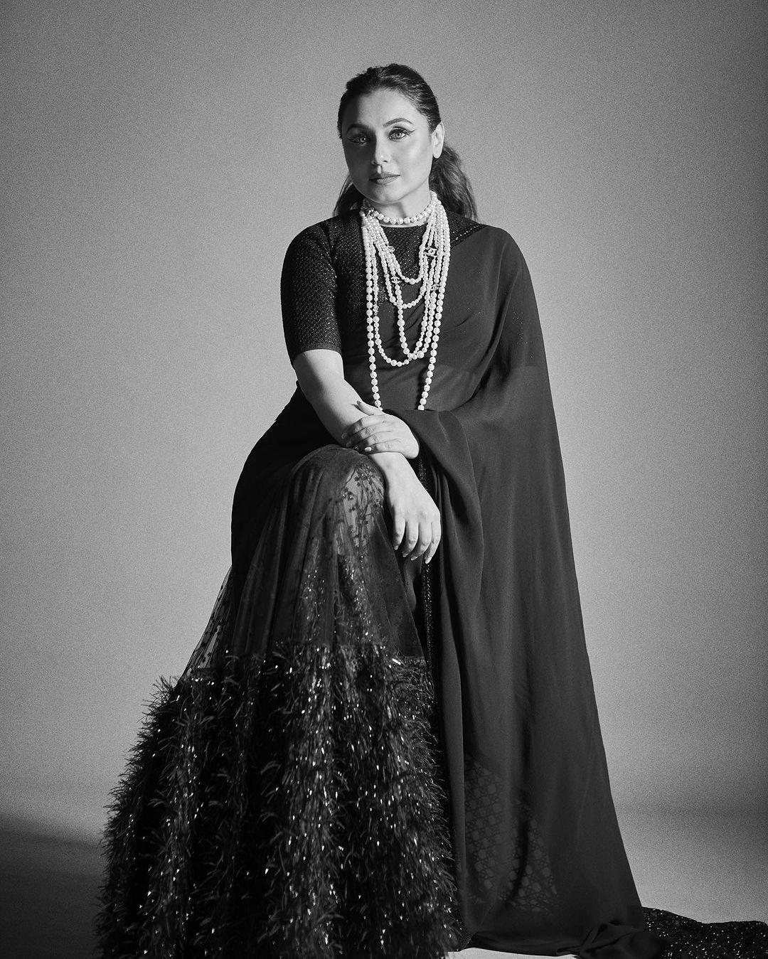 True to her name, Rani looks every bit like royalty in this Sabyasachi ensemble. She also reminds one of the classic look of '60s actresses
