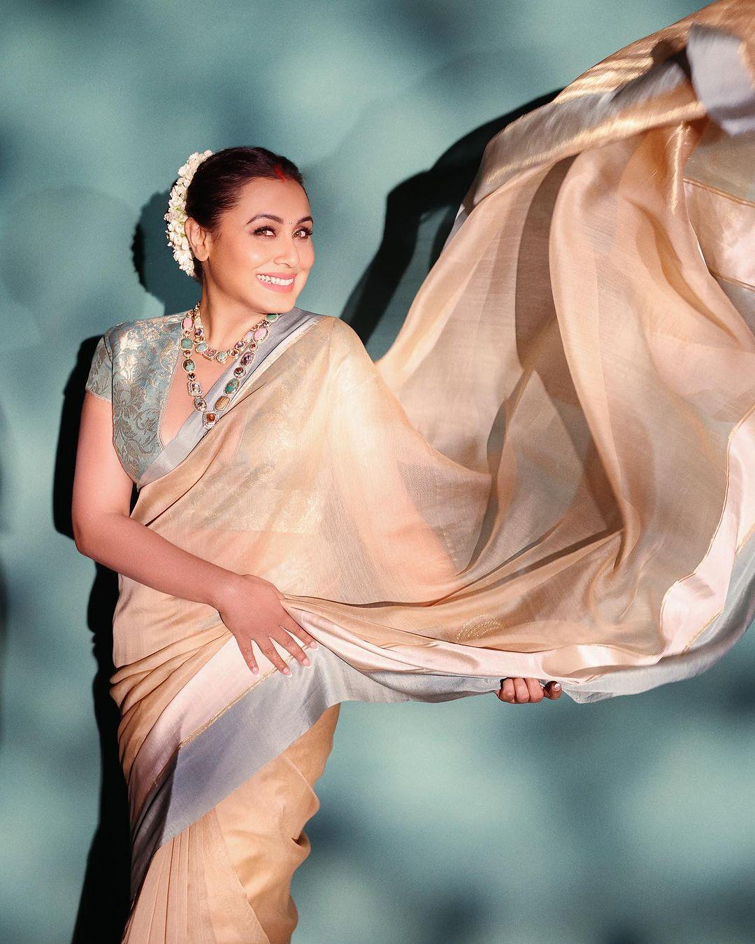 No matter what look she sports, Rani always accessories with her 1000-watt smile, that makes her stand out in a crowd