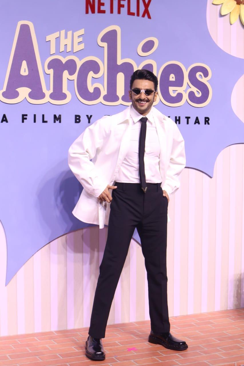 Big claps for Ranveer Singh for not going with the usual choice of a black suit. This fashion icon knows how to jazz it up 