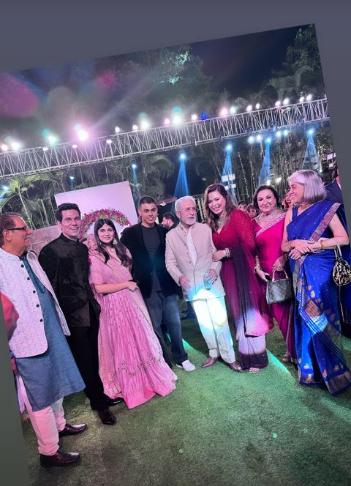 This group photo shows us the wedding venue and the lovely guests. Ratna Pathak Shah and Naseeruddin Shah immediately catch one's eye due to their unmatchable presence