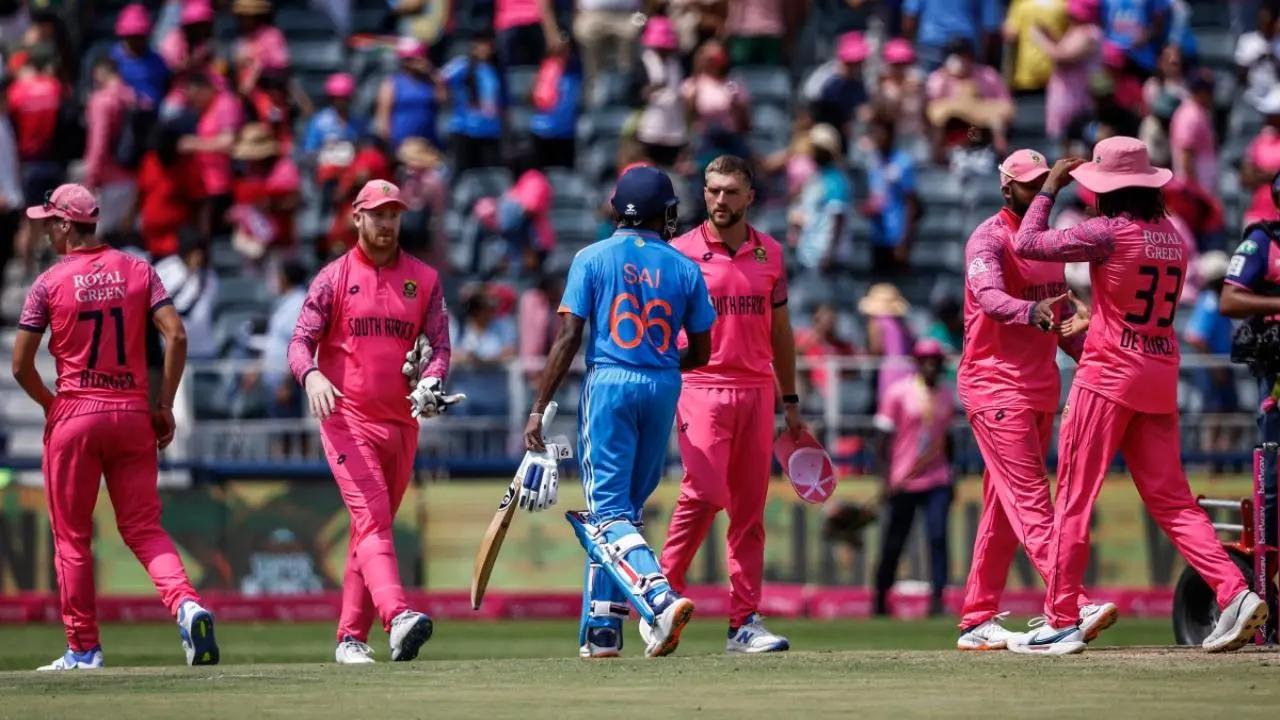 South Africa:
Aiden Markram (captain), Ottneil Bartman, Nandre Burger, Tony de Zorzi, Reeza Hendricks, Heinrich Klaasen, Keshav Maharaj, David Miller, Mihlali Mpongwana, Wiaan Mulder, Andile Phehlukwayo, Rassie van der Dussen, Tabraiz Shamsi, Lizaad Williams, Kyle Verreynne South Africa:
Aiden Markram (captain), Ottneil Bartman, Nandre Burger, Tony de Zorzi, Reeza Hendricks, Heinrich Klaasen, Keshav Maharaj, David Miller, Mihlali Mpongwana, Wiaan Mulder, Andile Phehlukwayo, Rassie van der Dussen, Tabraiz Shamsi, Lizaad Williams, Kyle Verreynne
