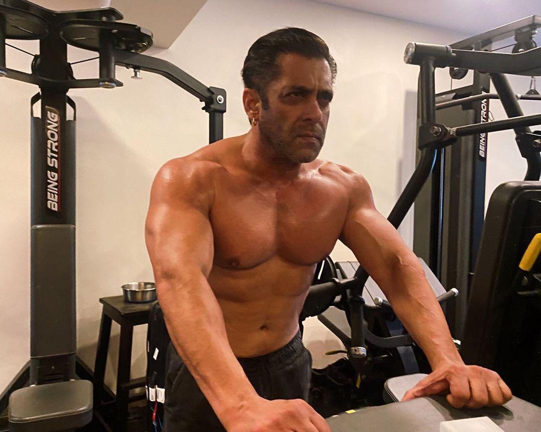 Since Salman Khan debuted his muscular self, fans have been dying to know his exact workout routine. So, we dug around and found a workout routine he apparently follows courtesy of 'FITPAA'