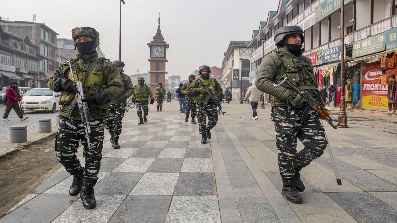 In contrast to the heightened security in Kashmir, the security situation and deployment of police and paramilitary forces were near normal in the winter capital Jammu.