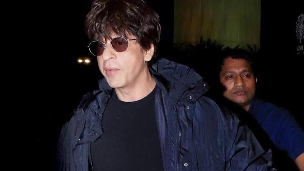 Shah Rukh Khan patiently waits for security check at Mumbai airport, video goes viral