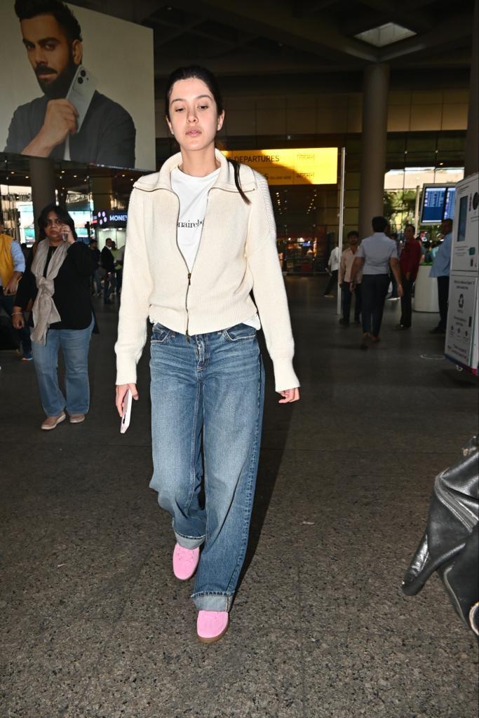 Shanaya Kapoor was spotted at the Mumbai airport today