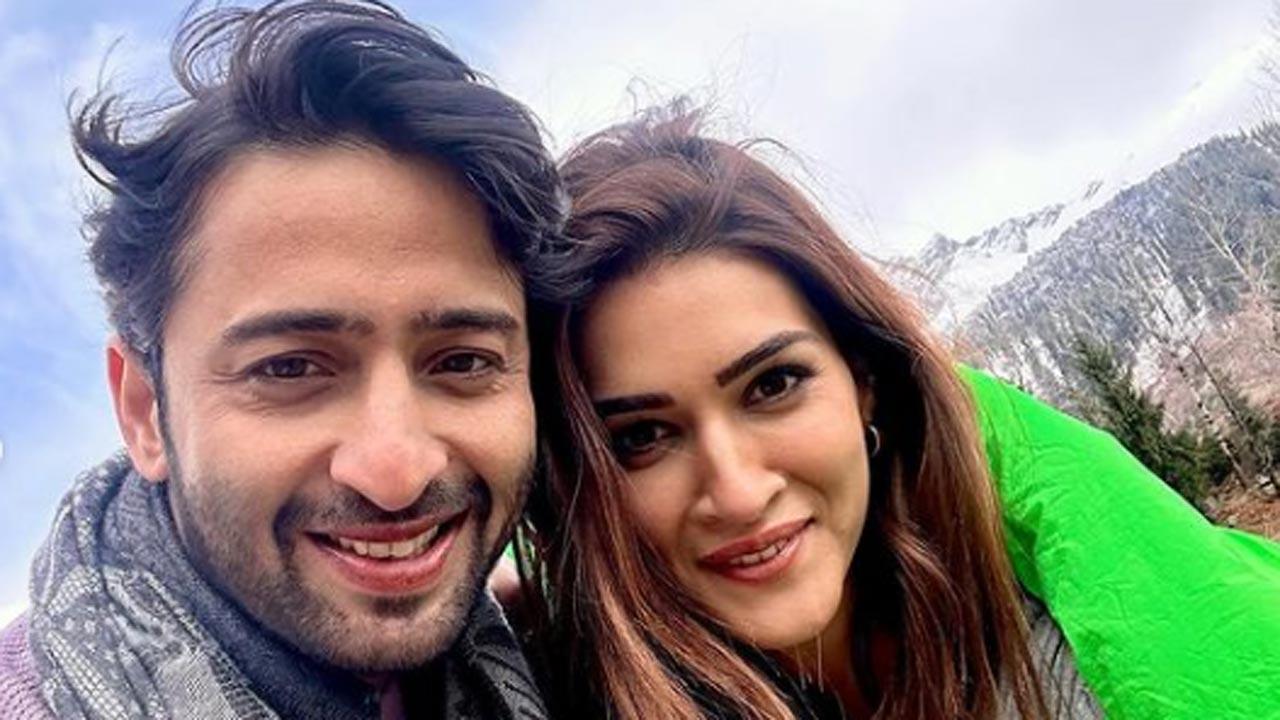 Shaheer Sheikh poses with Kriti Sanon as he shares pictures from the sets of 'Do Patti'