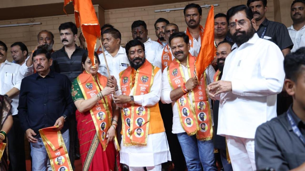Adding to the list of new Shiv Sena members, Bharti Gaokar, along with several others from the Uddhav group, also made their entries in the Shinde-led camp at a ceremony
