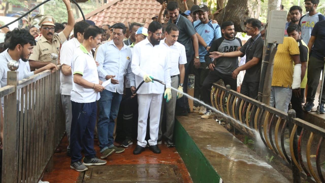 IN PHOTOS: Maharashtra CM Eknath Shinde attends cleanliness drive in Mumbai
