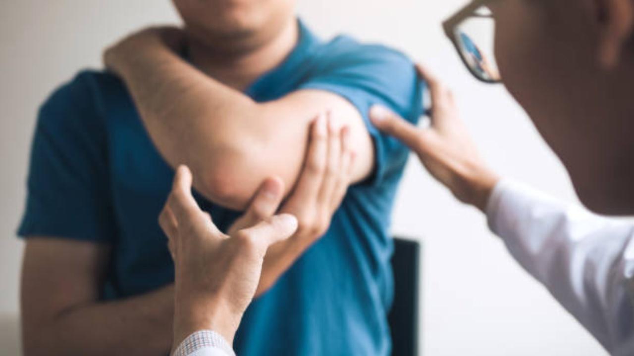 Shoulder pain increase in winter: Know the causes and preventive measures