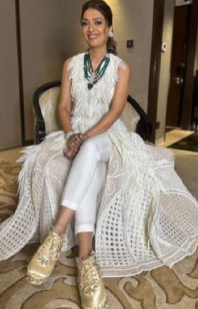  Renowned designer Neeta Lulla fully says, “For someone who has been wearing boots under sarees since 1985, this trend perfectly mirrors my personal style'