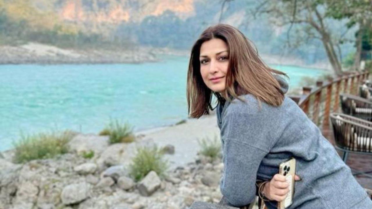 Sonali Bendre offers glimpse of `Ganges view`, calls it `Slice of heaven`