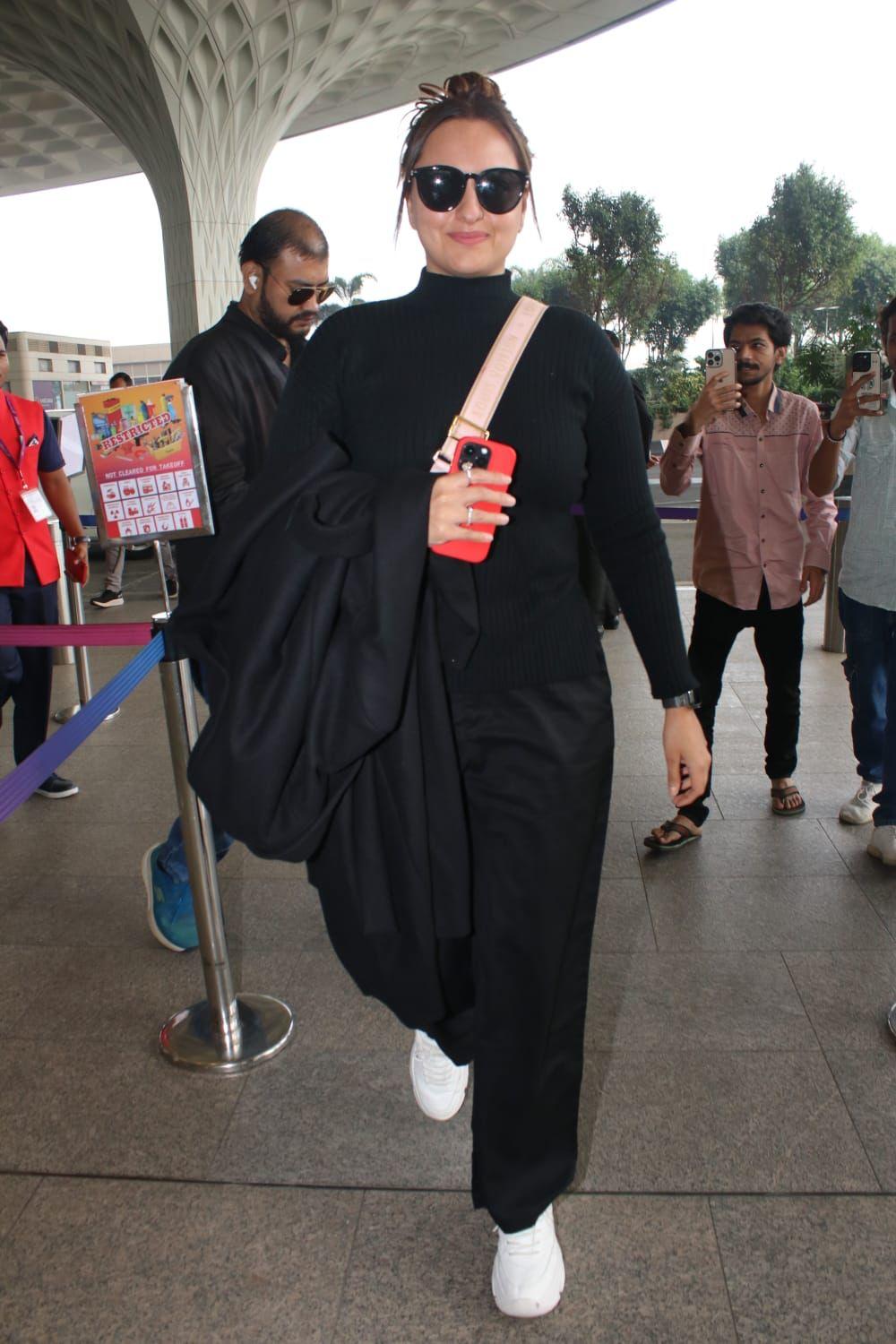 Sonakshi Sinha sported an all-black outfit at the airport