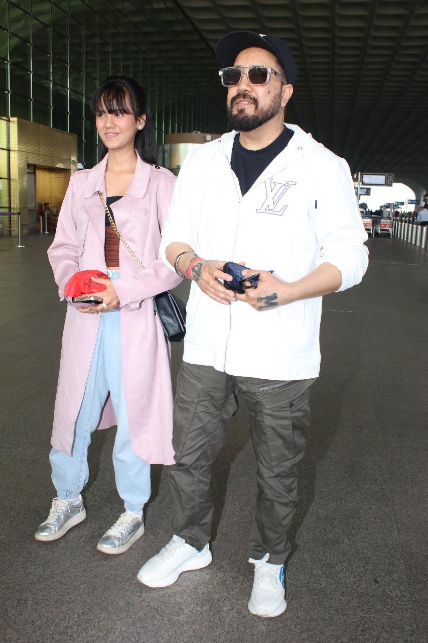 Ace singer Mika Singh was clicked at the airport